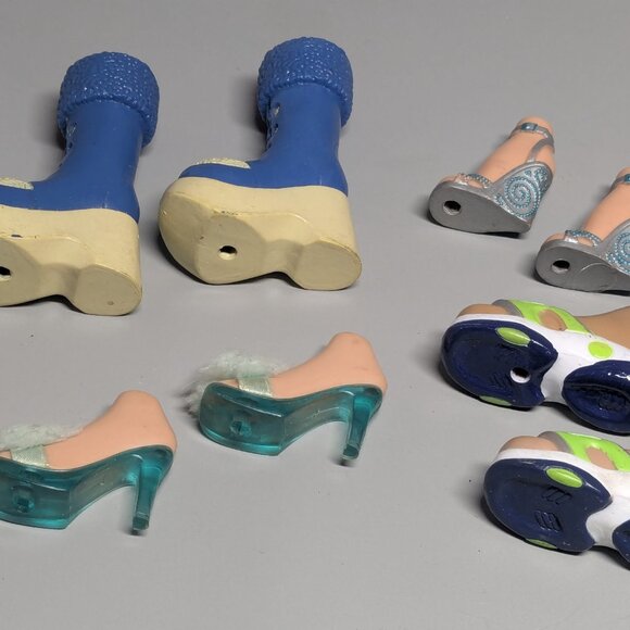 4 Pairs Bratz Shoes Play Sportz Winterland Nighty-Nite & Strut It Chloe - Picture 5 of 5